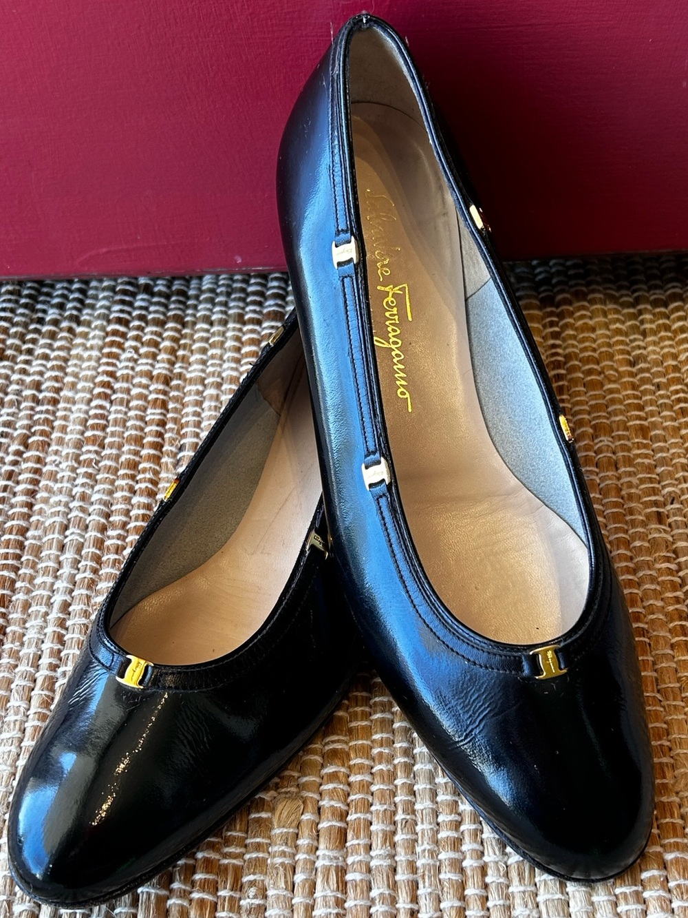 VTG SALVATORE FERRAGAMO blk ballet flats s10-RARE FIND-leather in/out-orig box